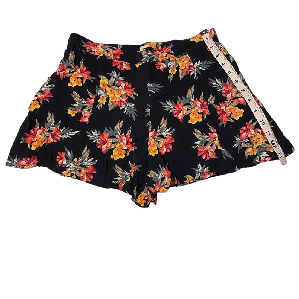 Hollister Navy Blue Floral Shorts size small - Picture 4 of 5